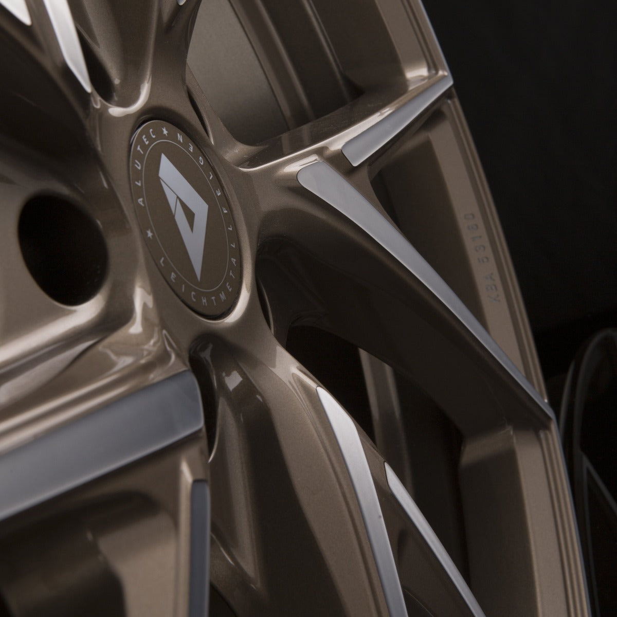 Alutec ADX.01 Metallic-Bronze Frontpoliert Alufelge 7x17 Zoll ET48 LK 5x114.3 ML67.1 – Bild 8