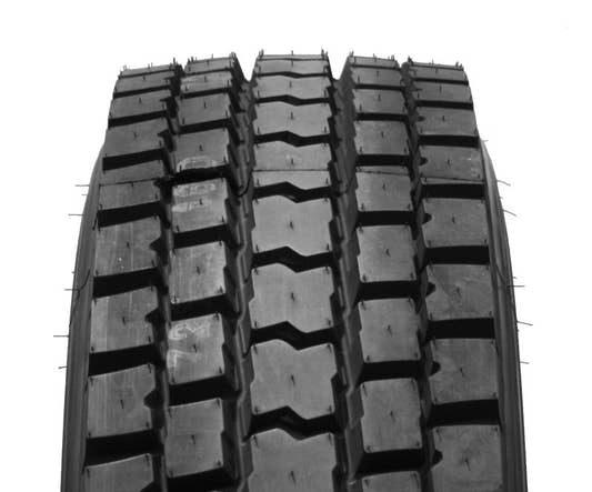 Pirelli TR25 Plus 12.00 R22.5 152M – Bild 2