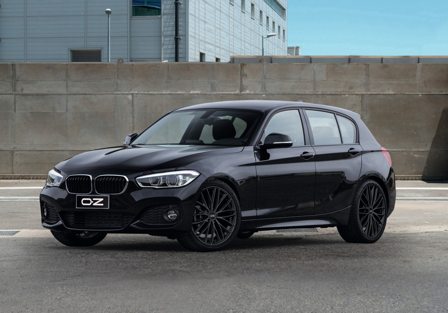 OZ Italia 150 gloss black 8x19 ET45 - LK5/114.3 ML75