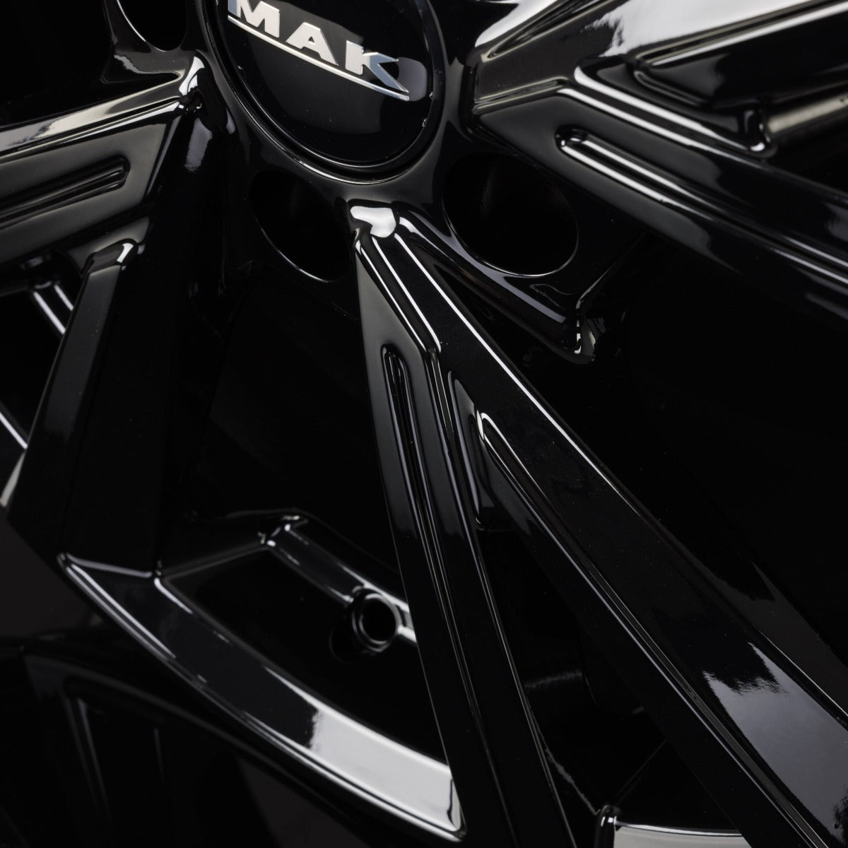 Mak Qvarz gloss black Alufelge 8x18 Zoll ET40 LK 5x112 ML76 – Bild 8