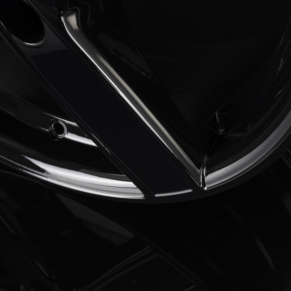 Avus Racing AC-V51 Black Alufelge 7.5x18 Zoll ET38 LK 5x114.3 ML66.1 – Bild 4