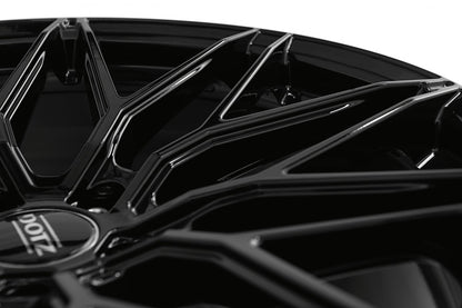 Dotz Suzuka black 8.5x19 ET40 - LK5/112 ML66.6