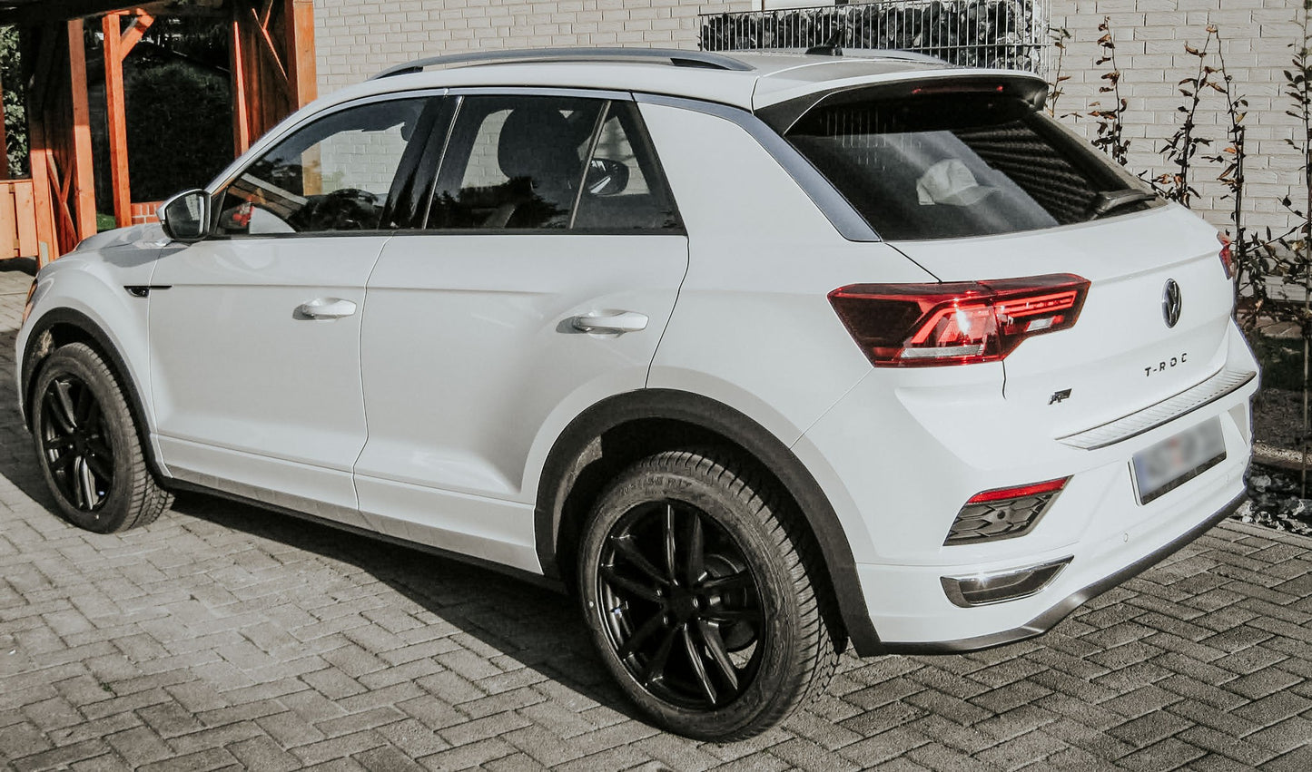 Rial X10 racing-schwarz 8x18 ET30 - LK5/120 ML72.6
