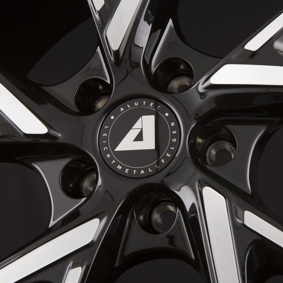Alutec ADX.01 Diamant-Schwarz Frontpoliert Alufelge 7.5x18 Zoll ET45 LK 4x108 ML63.4 – Bild 3