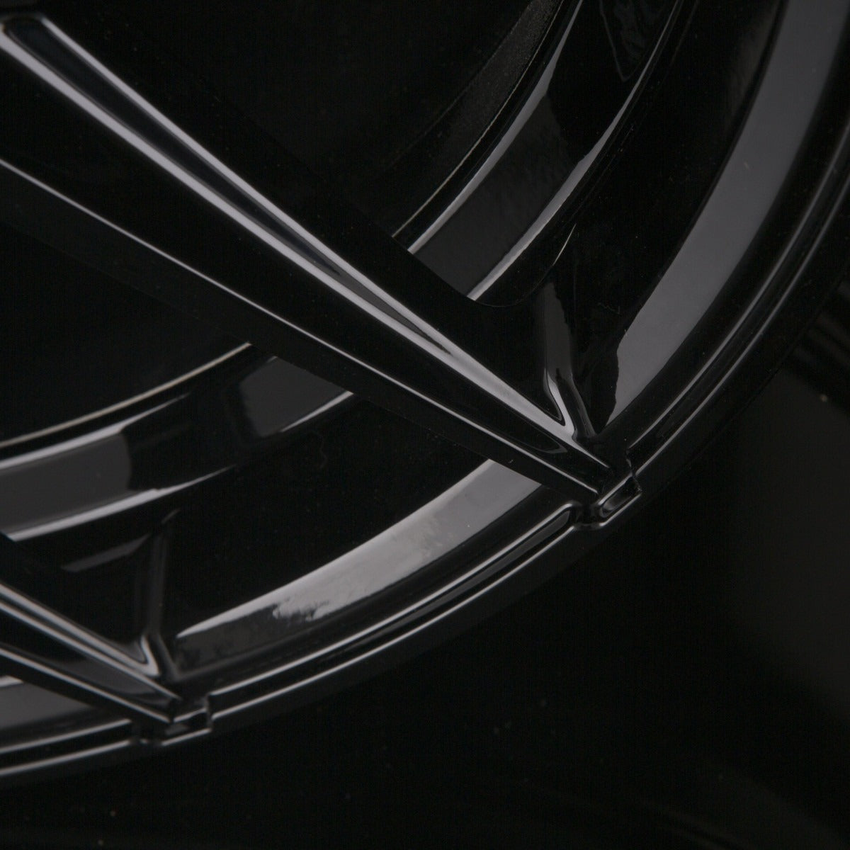 Motec Ultimate (MCR4) Black Painted - Schwarz Glänzend Alufelge 8x18 Zoll ET50 LK 5x114.3 ML72.6 – Bild 4