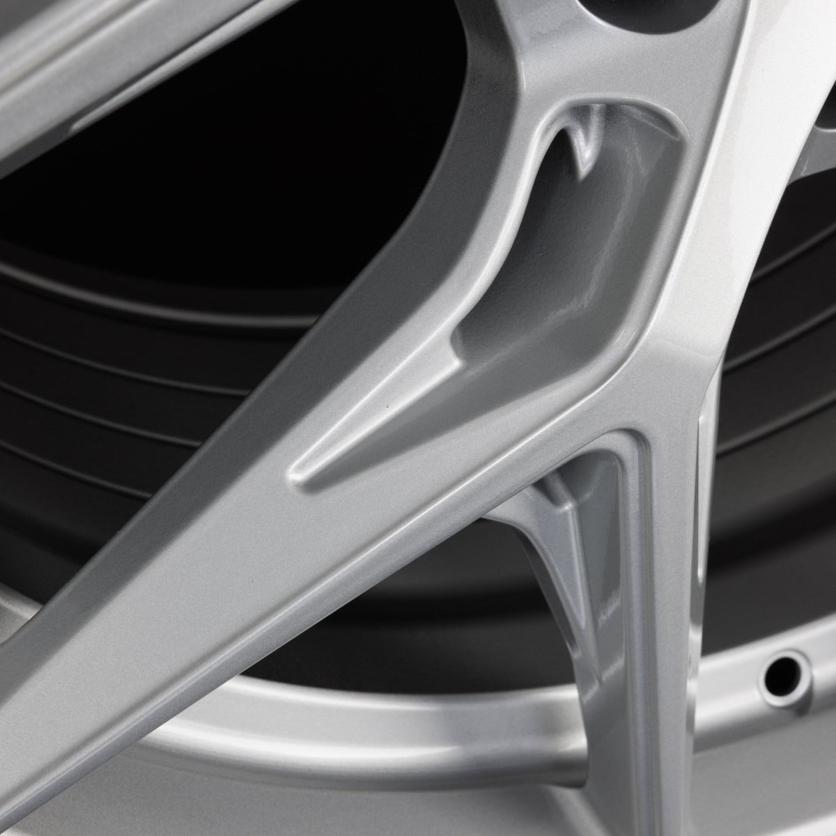 Barracuda Razzer hyper silver Alufelge 10.5x22 Zoll ET19 LK 5x112 ML73.1 – Bild 8