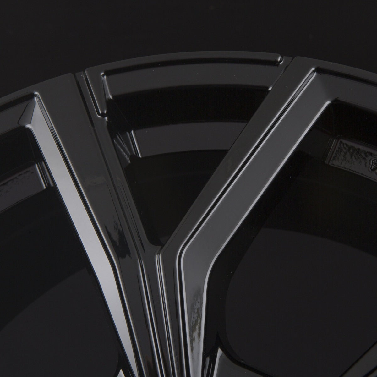 GMP Mentor black glossy Alufelge 7x17 Zoll ET35 LK 5x114.3 ML73.1 – Bild 6