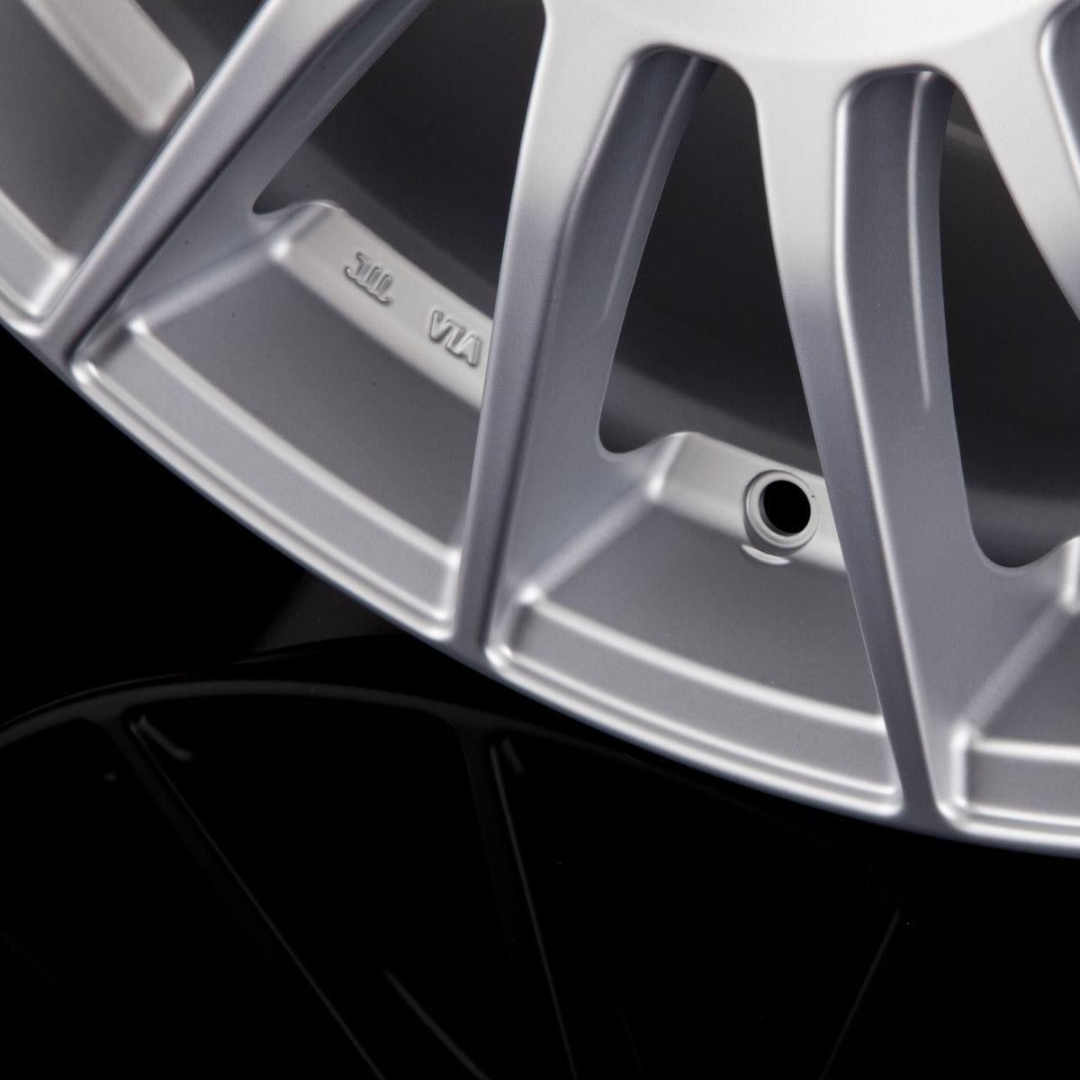 OZ Superturismo LM matt race silver Alufelge 9.5x19 Zoll ET40 LK 5x112 ML75 – Bild 6