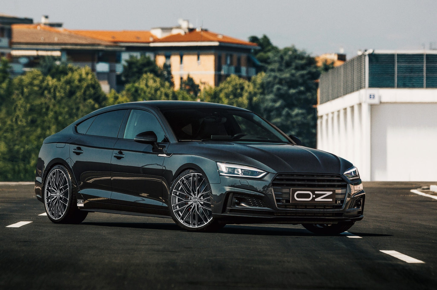 OZ Gran Turismo HLT star graphite diamond lip 9x20 ET35 - LK5/112 ML75