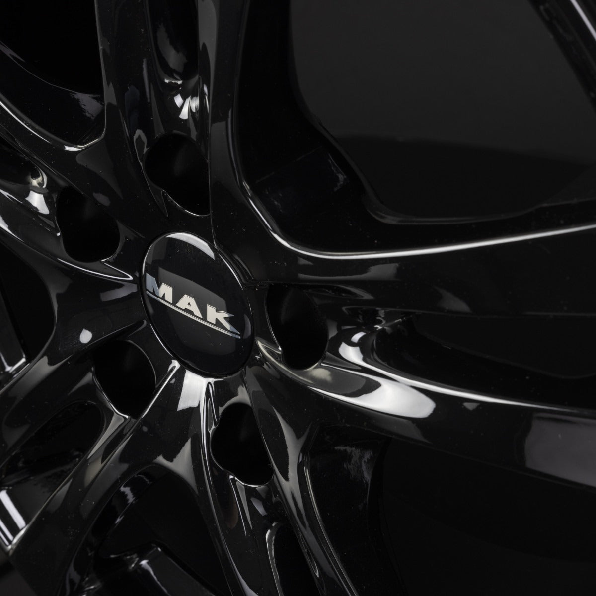 Mak Zenith gloss black Alufelge 8x17 Zoll ET42 LK 5x112 ML76 – Bild 6