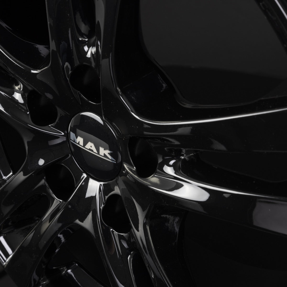 Mak Zenith gloss black Alufelge 8x17 Zoll ET45 LK 5x120 ML72.6 – Bild 6