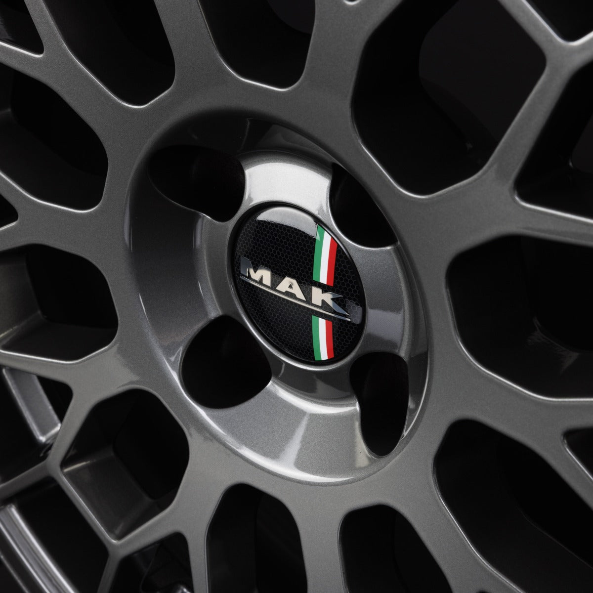 Mak APX gloss gun metallic Alufelge 7x18 Zoll ET32 LK 4x108 ML65.1 – Bild 6