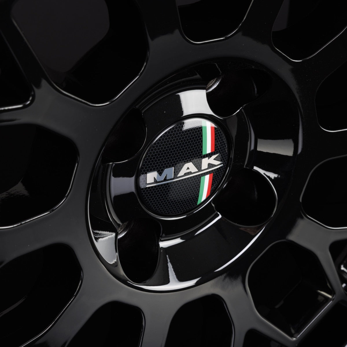 Mak APX gloss black Alufelge 7.5x18 Zoll ET32 LK 4x98 ML58.1 – Bild 6