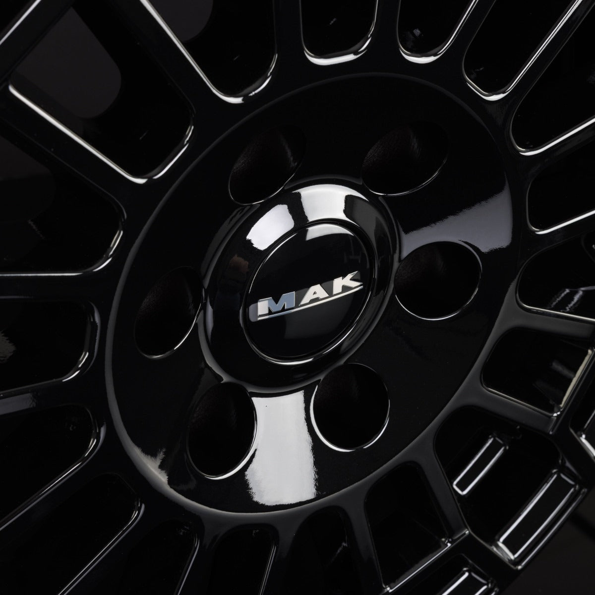 Mak Nomad-2 gloss black Alufelge 7.5x17 Zoll ET37 LK 6x139.7 ML67.1 – Bild 6