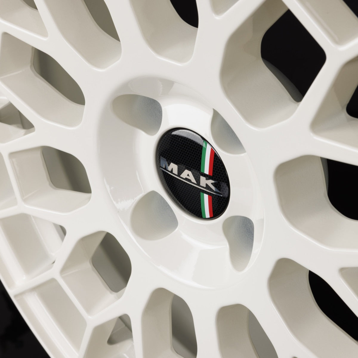 Mak APX gloss white Alufelge 7x17 Zoll ET42 LK 5x108 ML72 – Bild 6