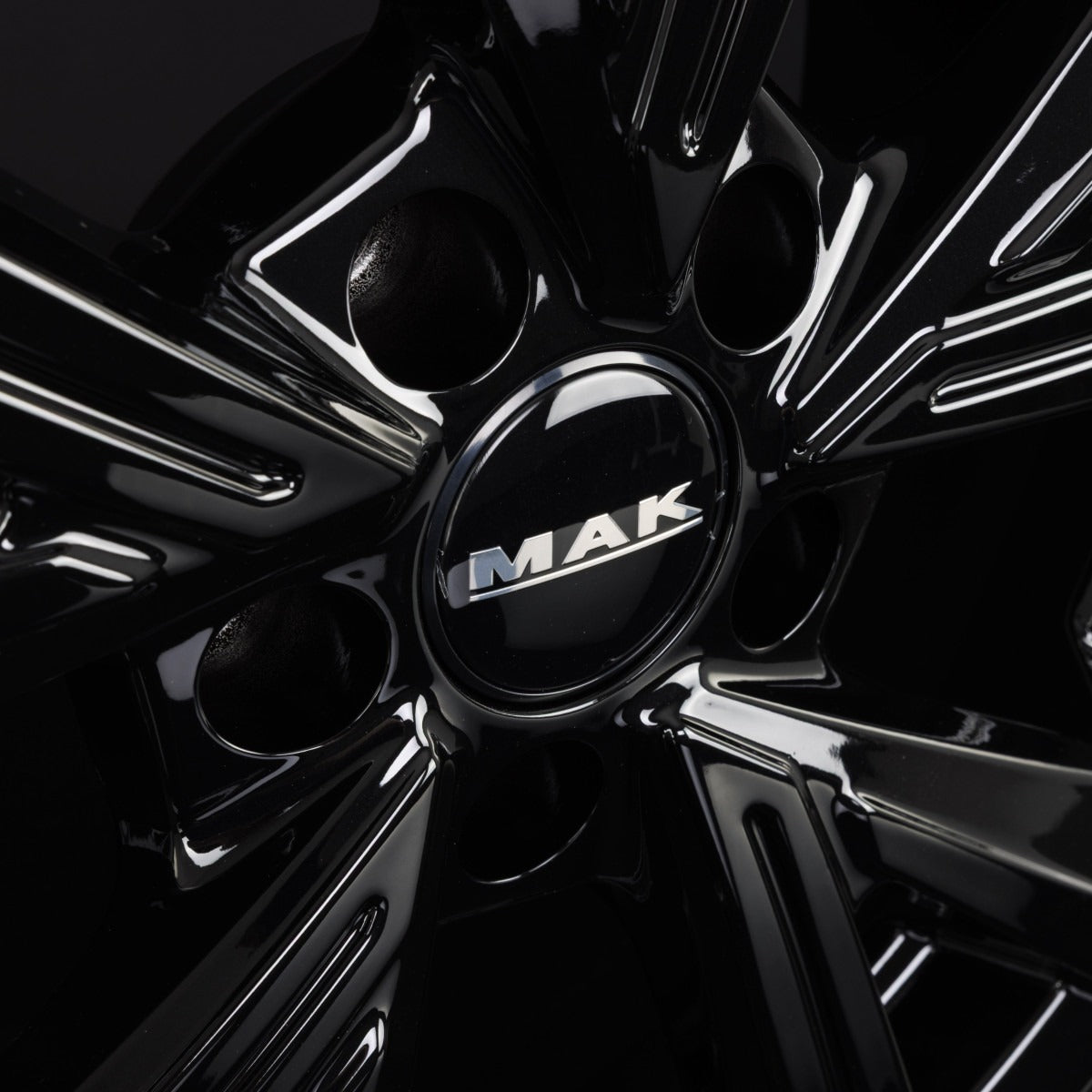Mak Qvarz gloss black Alufelge 8x18 Zoll ET44 LK 5x112 ML57.1 – Bild 6