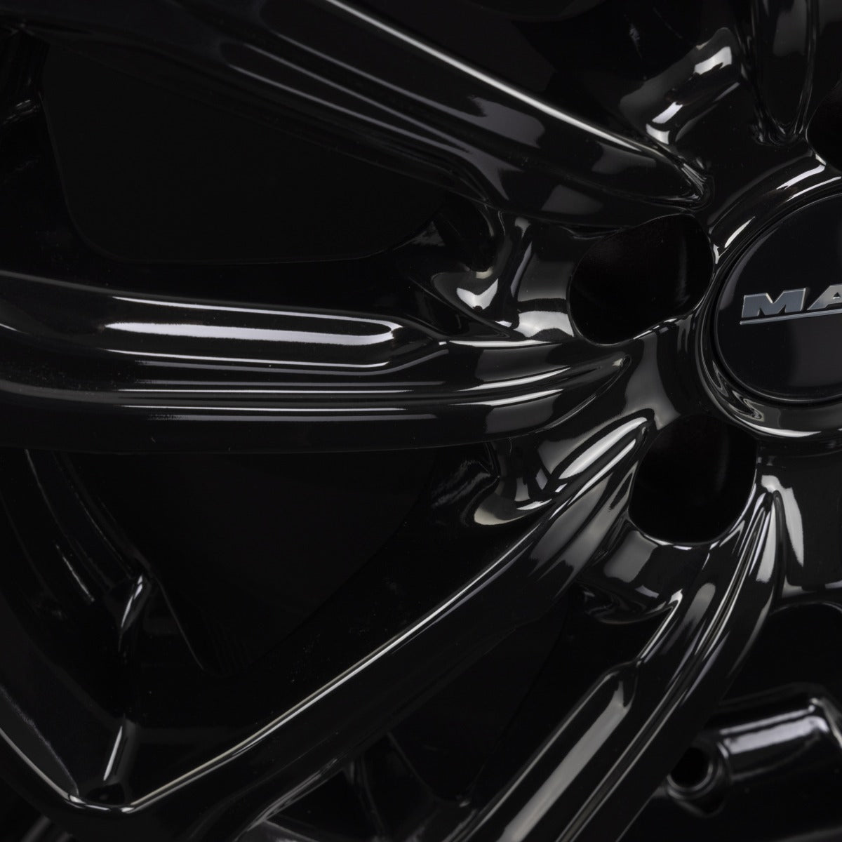 Mak Magma gloss black Alufelge 6x15 Zoll ET40 LK 4x100 ML60.1 – Bild 5
