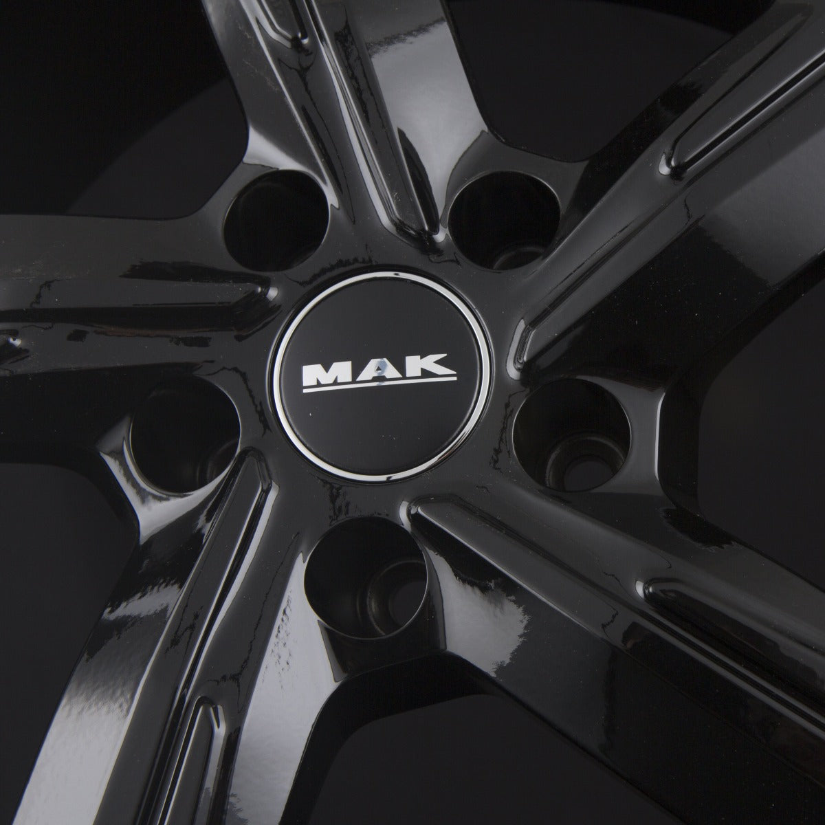 Mak Qvattro gloss black Alufelge 8x18 Zoll ET50 LK 5x112 ML57.1 – Bild 6